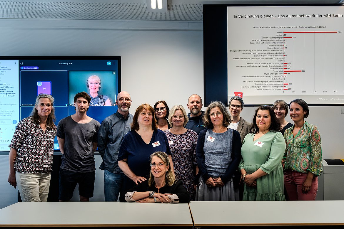 Ein Gruppenfoto der Alumnitag-Teilnehmerinnen und -Teilnehmer.