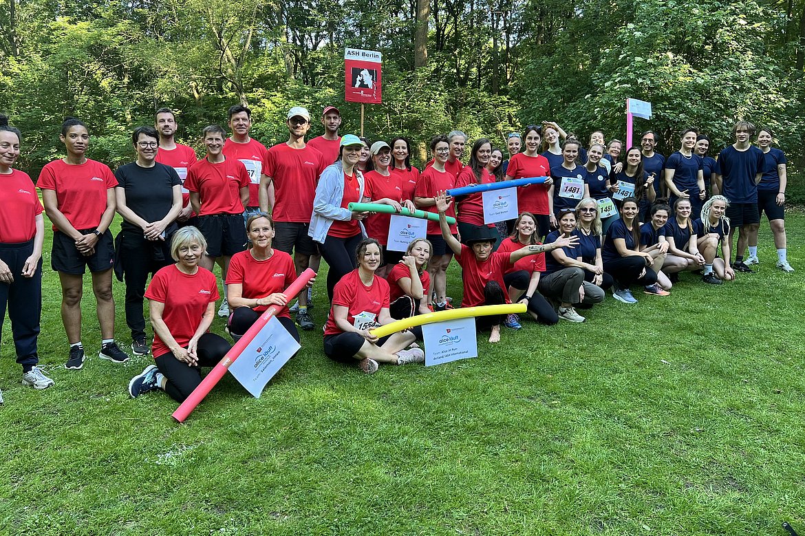 Das bild zeigt die Staffelteams der ASH Berlin und der EHB